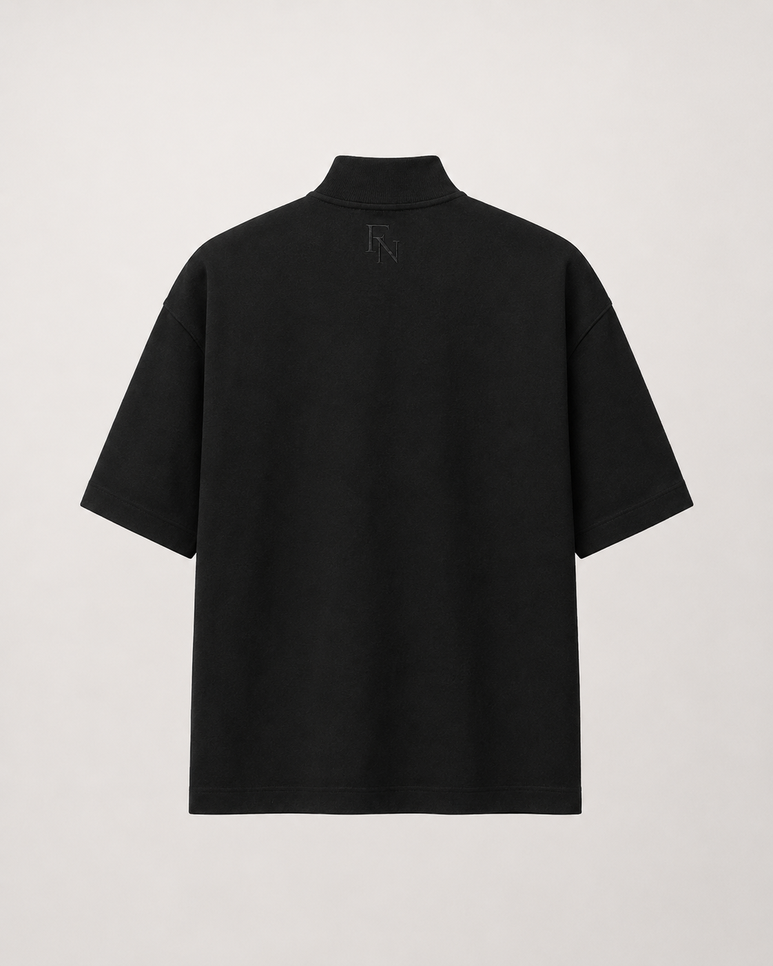 Silueta boxy de playera negra FVRZɅN FORM 01