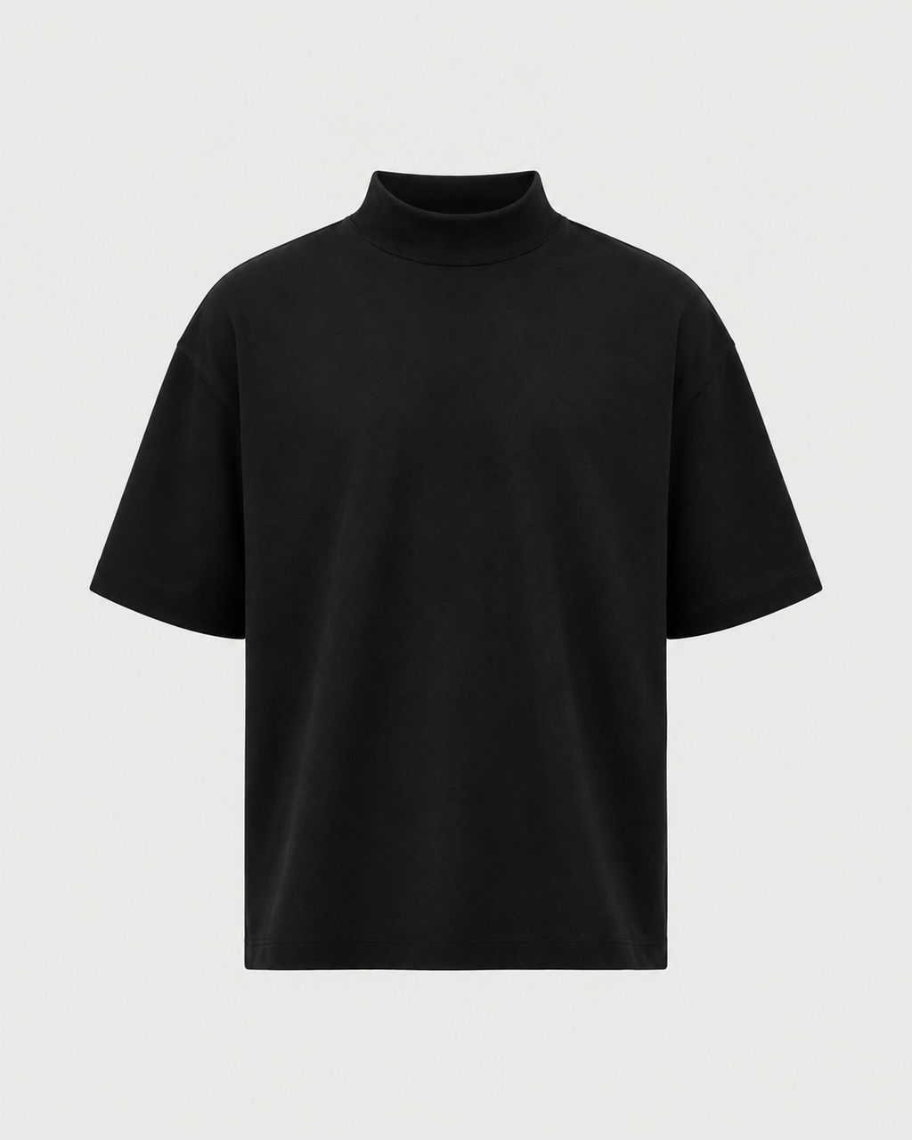 Vista frontal de playera oversized negra con cuello mock neck FVRZɅN