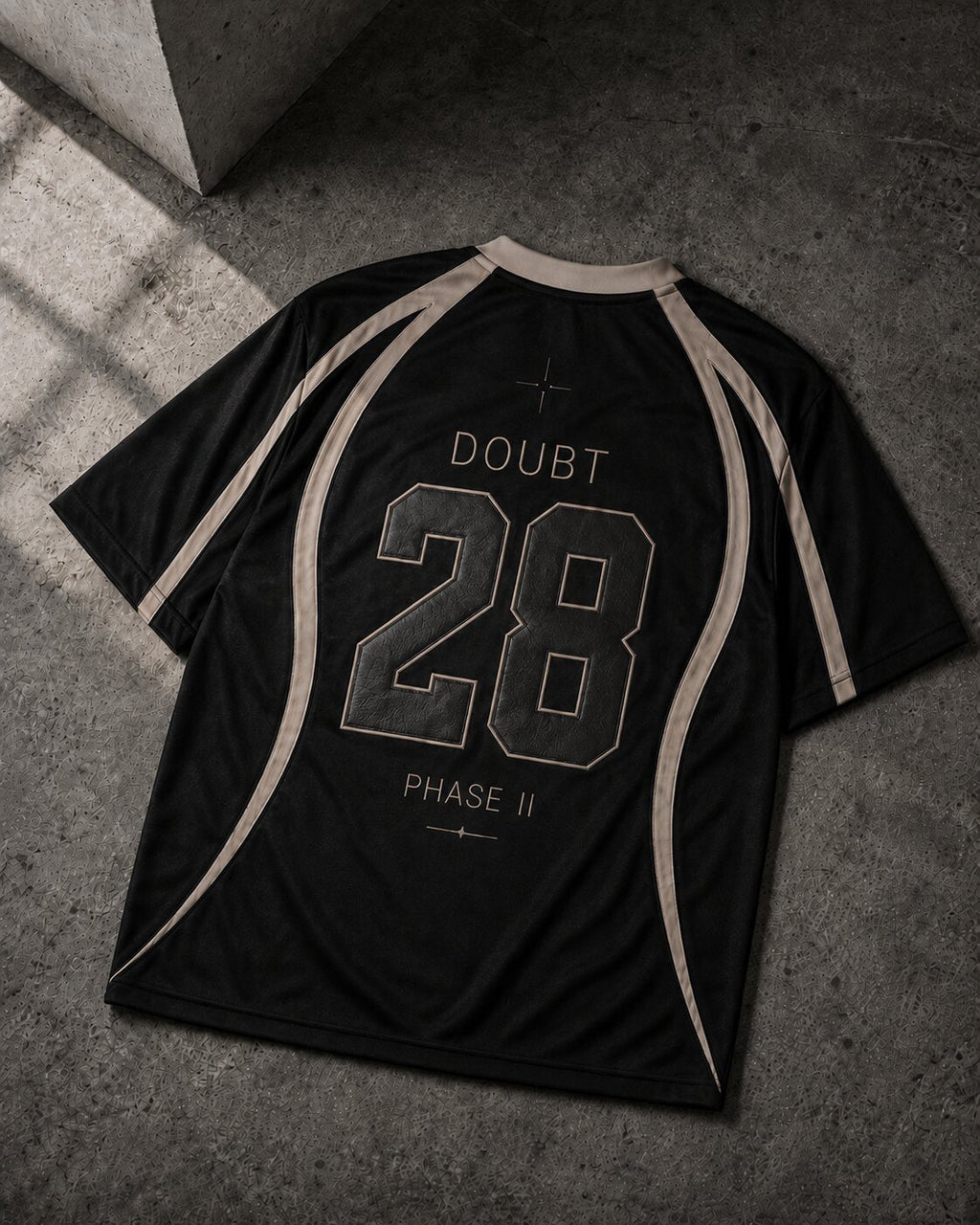 Espalda del DOUBT Jersey con numero 28 en piel grabada