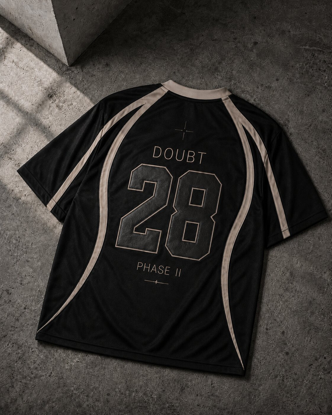 Espalda del DOUBT Jersey con numero 28 en piel grabada